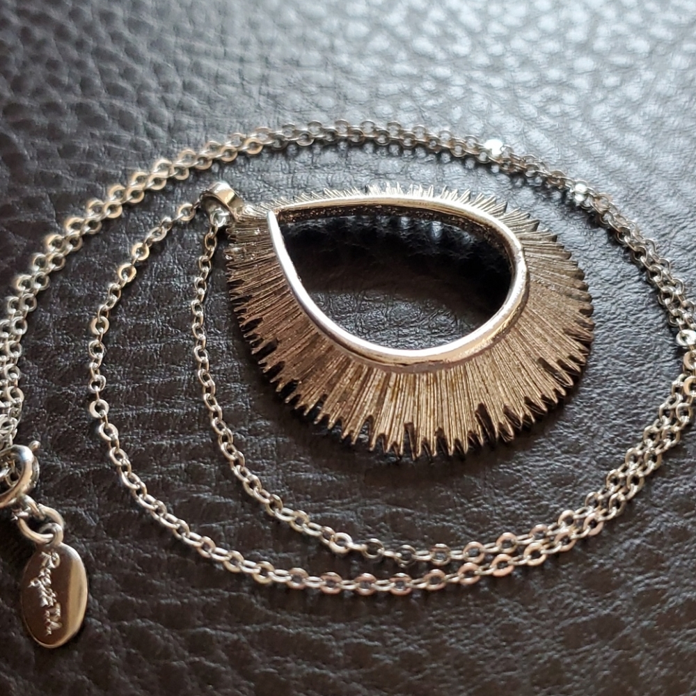 VTG Roget necklace